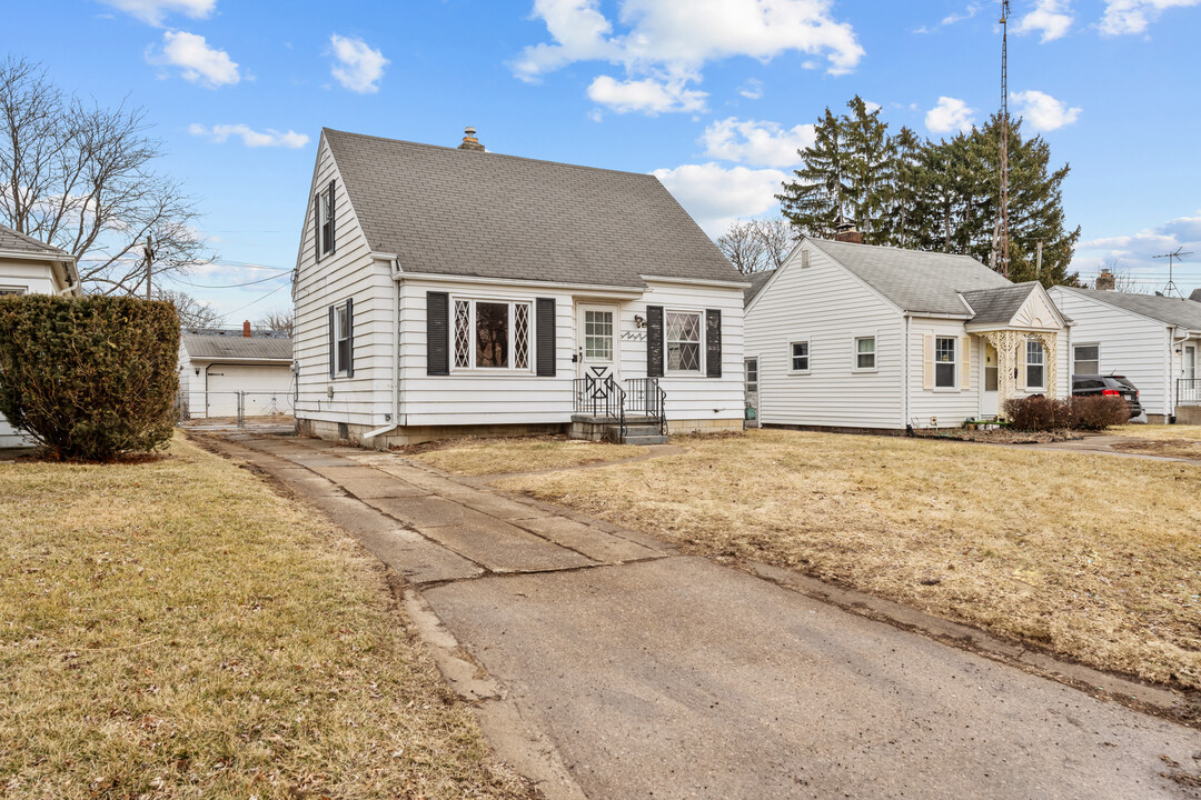 2933 Chipplegate Rd in Toledo, OH - Foto de edificio