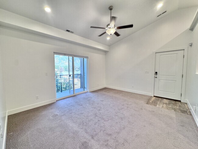 63 S 300 W in Santaquin, UT - Foto de edificio - Building Photo