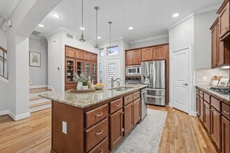 584 Bomar St in Houston, TX - Foto de edificio - Building Photo