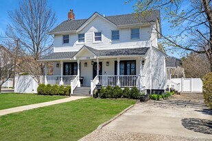 108 Sheridan Ave in Hewlett, NY - Building Photo