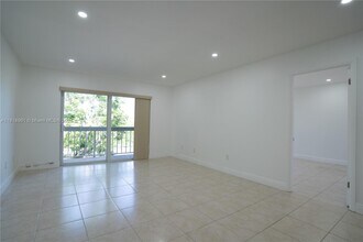7845 Camino Real in Miami, FL - Building Photo - Building Photo