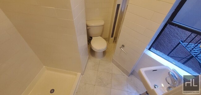 NO FEE One Bed in Little Italy! Won't Stay in New York, NY - Foto de edificio - Building Photo