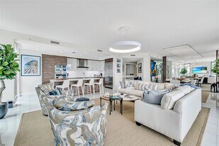 100 E Las Olas Blvd in Fort Lauderdale, FL - Building Photo
