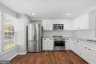 1490 Autumn Ridge Cir in Reston, VA - Building Photo - Building Photo