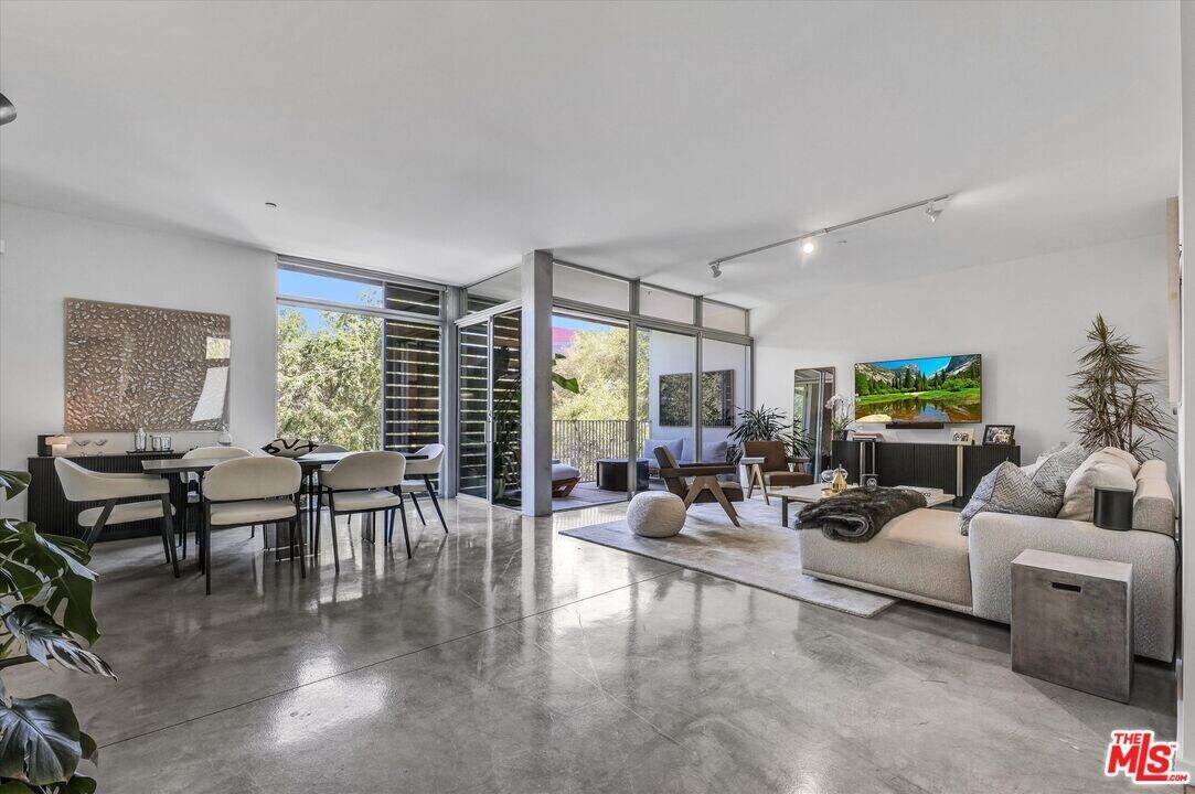 901 Hancock Ave in West Hollywood, CA - Building Photo