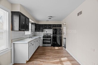 7486 Castro Dr in Ferguson, MO - Building Photo - Building Photo