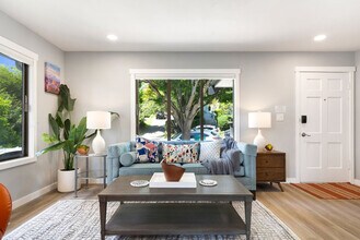 4042 1st Ave NE in Seattle, WA - Foto de edificio - Building Photo