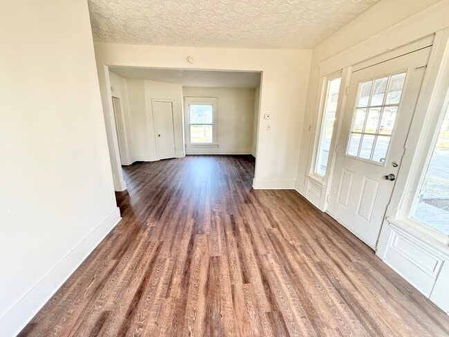 1507 Garfield Ave SW in Canton, OH - Foto de edificio - Building Photo