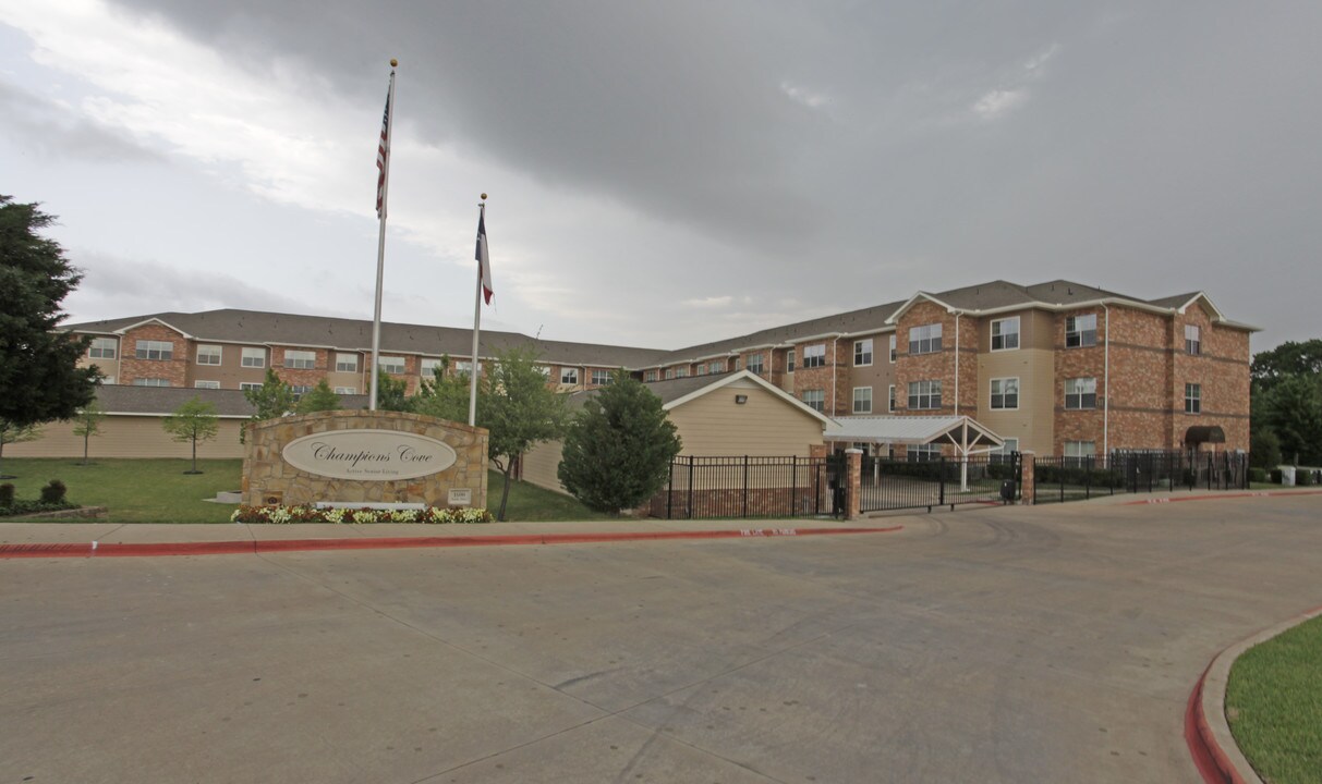 Champions Cove in Duncanville, TX - Foto de edificio