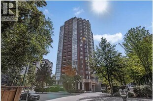 4888 Hazel St in Burnaby, BC - Building Photo