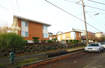 Woodland Park Apartments in Seattle, WA - Building Photo - Building Photo