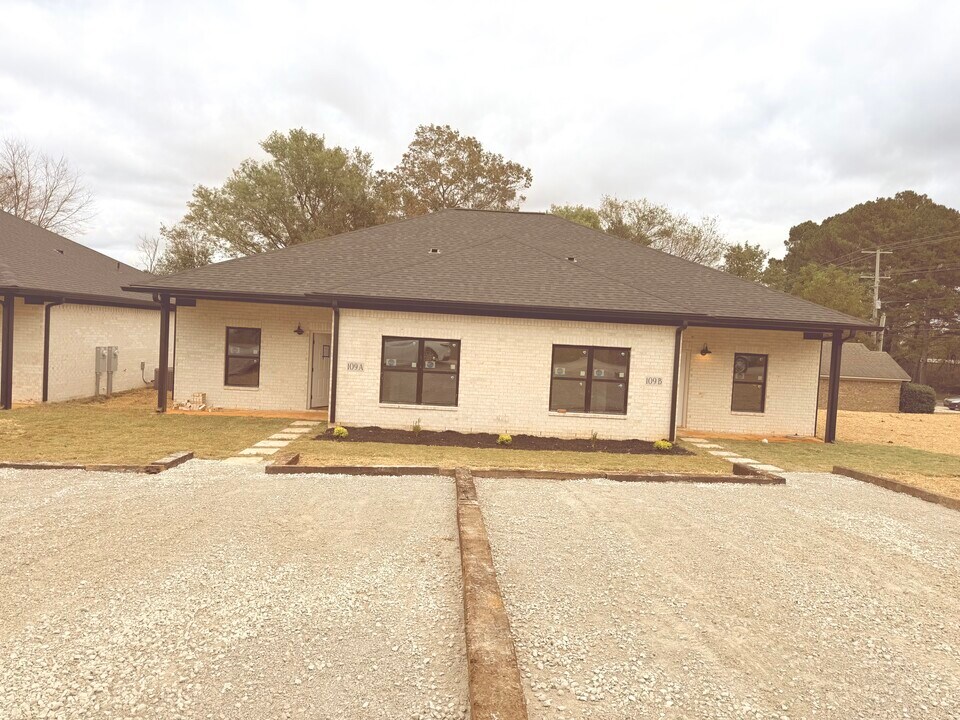 1515 Jordan Rd in Huntsville, AL - Foto de edificio