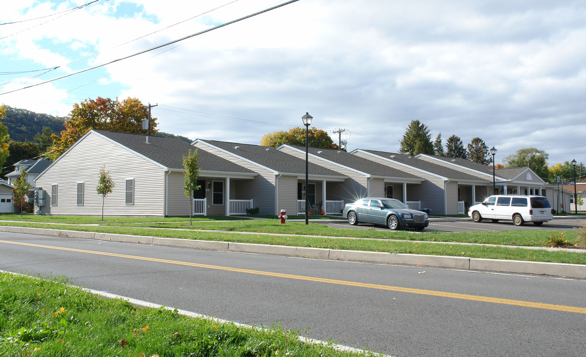 Central Court Apartments in Bloomsburg, PA - Building Photo