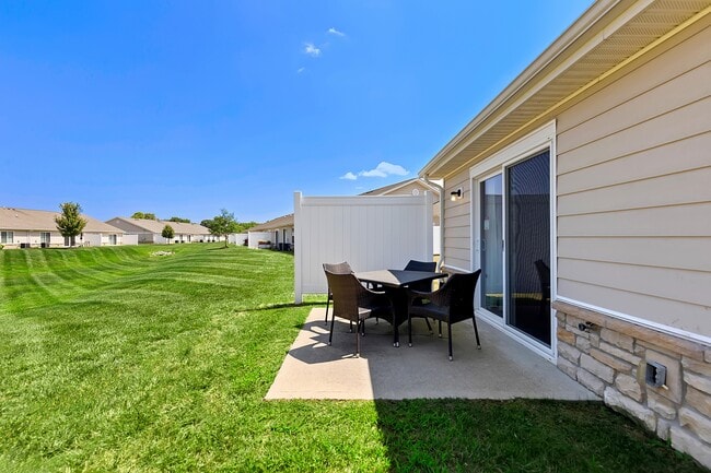 Redwood Noblesville Harewood Drive N in Noblesville, IN - Foto de edificio - Building Photo