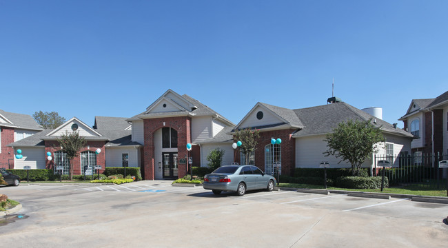 Sprucewood Apartments in Houston, TX - Foto de edificio - Building Photo