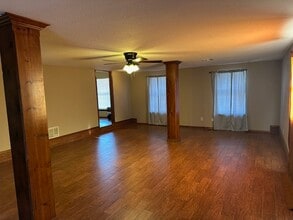 601 NW 19th St in Moore, OK - Foto de edificio - Building Photo