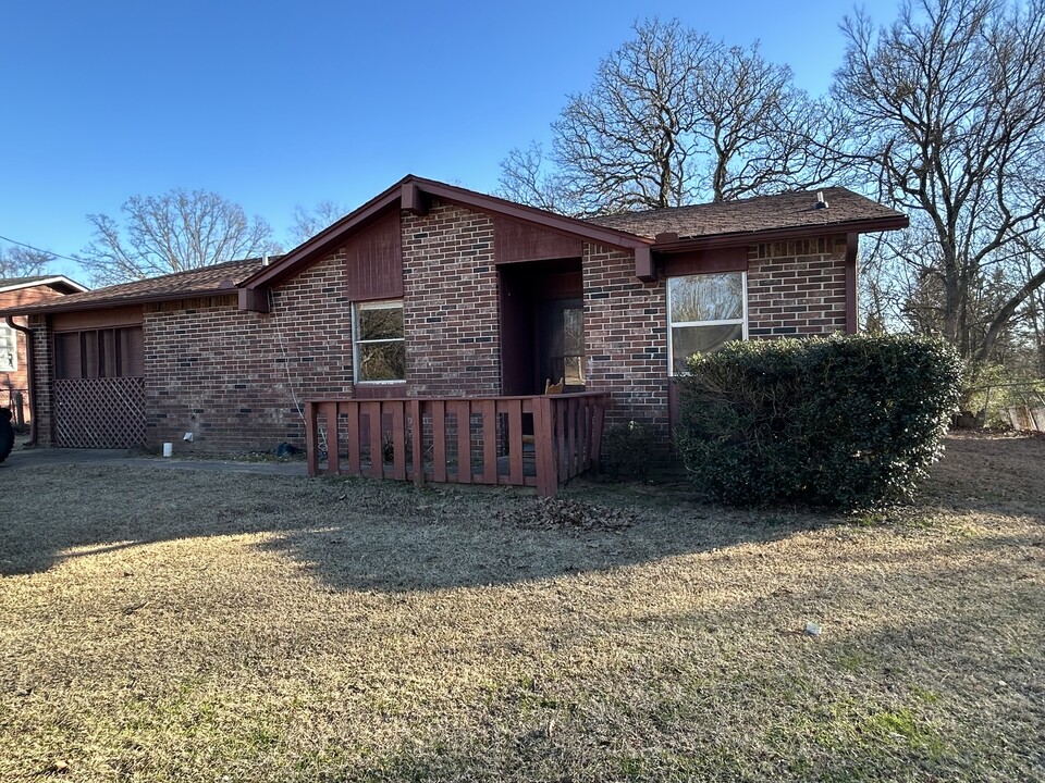 406 Butler Ave in Pocola, OK - Building Photo