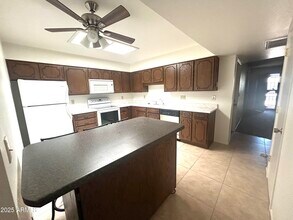 4329 E Capri Ave in Mesa, AZ - Foto de edificio - Building Photo
