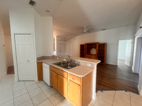2574 SE Victory Ave in Port St. Lucie, FL - Building Photo - Building Photo