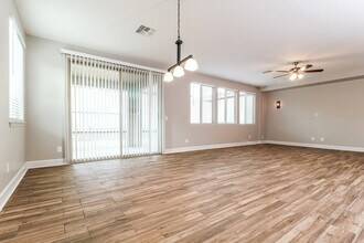 15862 W Desert Hills Dr in Surprise, AZ - Building Photo - Building Photo