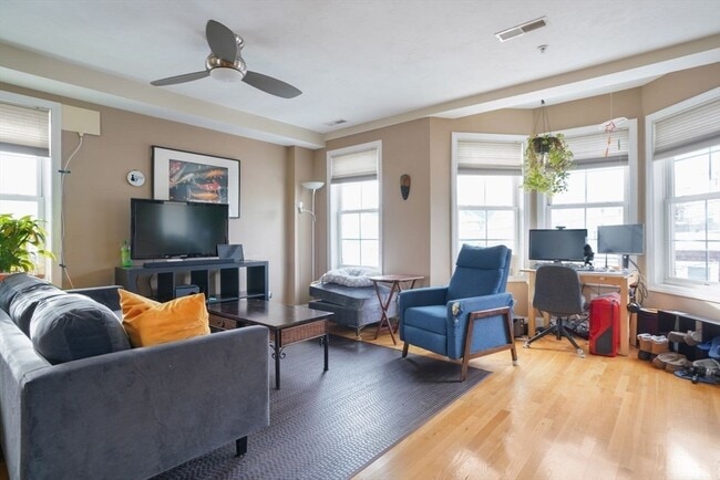 32 Parker St in Boston, MA - Building Photo - Building Photo