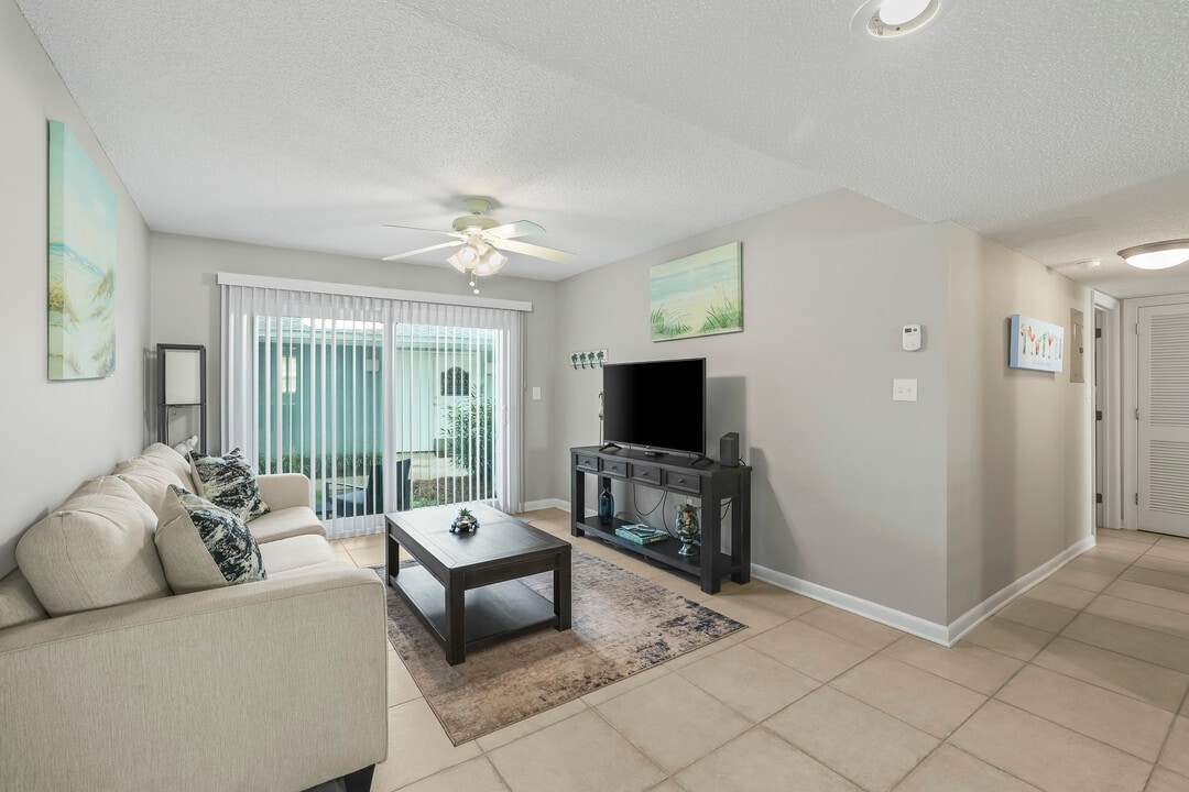 Somerset Oceanside Apartments in Fort Walton Beach, FL - Building Photo