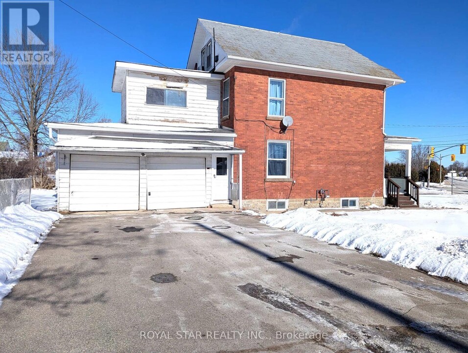 196 Brockville St in Smiths Falls, ON - Building Photo