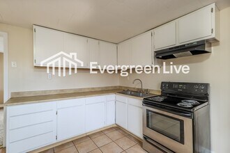 107 W Leslie Ave in Cincinnati, OH - Building Photo - Building Photo