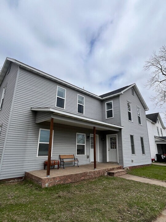 460 Platt St in Eau Claire, WI - Building Photo