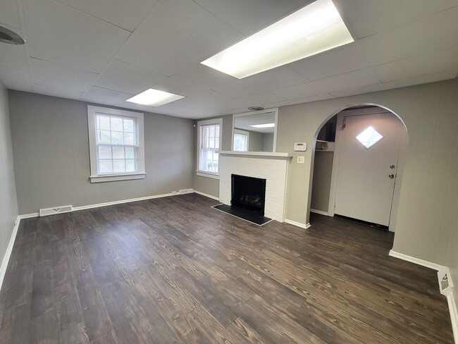 3810 Plainview Rd in Charlotte, NC - Building Photo - Building Photo