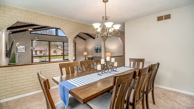 908 Arthur Dr, Unit ID1285092P in Elgin, IL - Foto de edificio - Building Photo