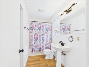 108 Beverly Dr in Fredericksburg, TX - Building Photo - Building Photo