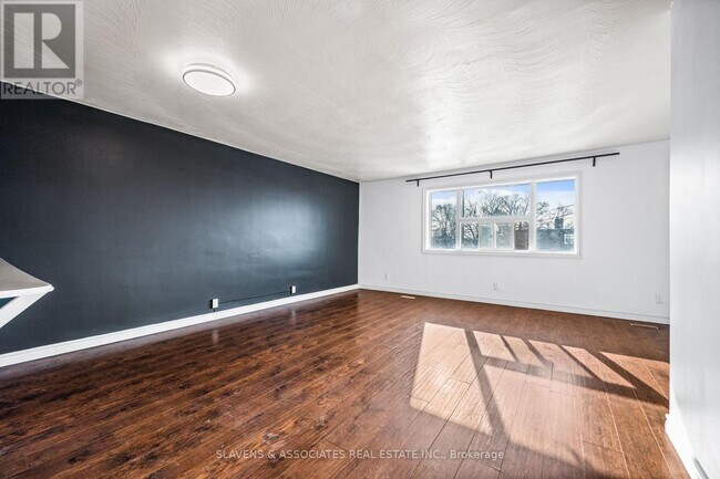 900a Wilson Ave in Toronto, ON - Building Photo - Building Photo