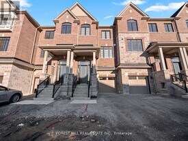 5 Elkington Cres in Whitby, ON - Building Photo