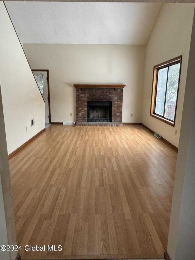 103 Stone Ridge Ct in Altamont, NY - Building Photo - Building Photo