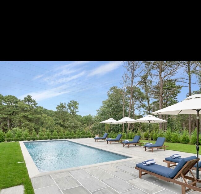 125 Highland Rd in Southampton, NY - Building Photo - Building Photo