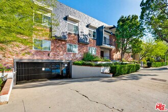 5252 Coldwater Canyon Ave in Los Angeles, CA - Building Photo - Building Photo