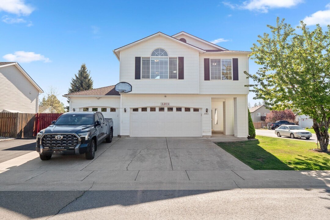 3303 Meadow Glen Ln in Cheney, WA - Building Photo