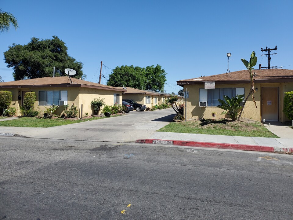 5223-5231 Santa Ana St in Cudahy, CA - Building Photo