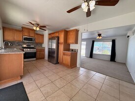 308 Muir St in Barstow, CA - Building Photo