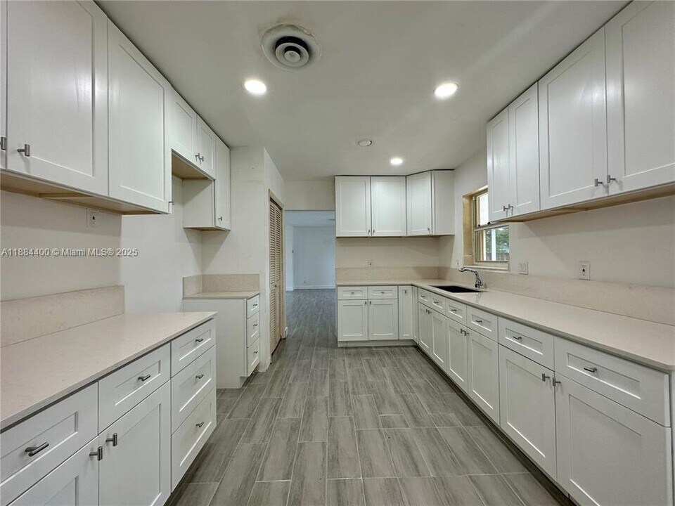 912 NE 9th Ct in Pompano Beach, FL - Building Photo