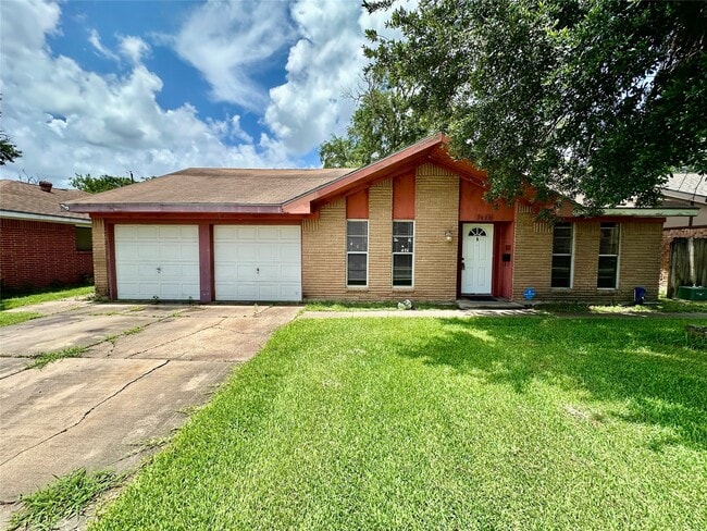 property at 1820 Aspen Ln