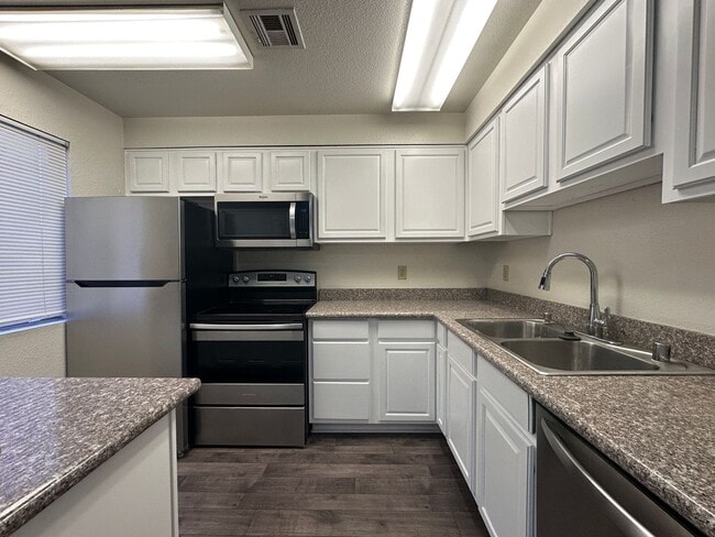 5317 Indian River Dr in Las Vegas, NV - Building Photo - Building Photo