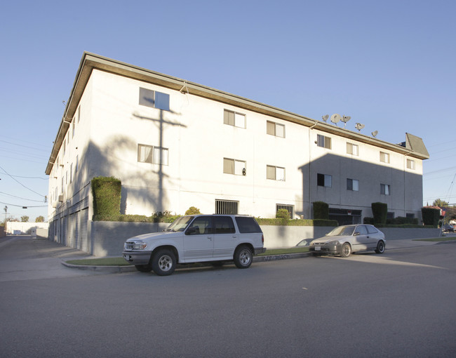 Victory Court Apartment Homes in North Hollywood, CA - Foto de edificio - Building Photo