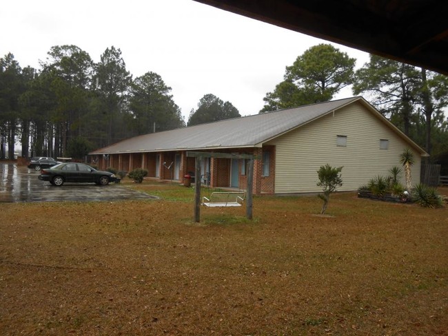 South Pines Apartments in Hazlehurst, GA - Foto de edificio - Building Photo