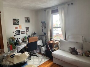 25 Montgomery St, Unit 2 in Cambridge, MA - Foto de edificio - Building Photo