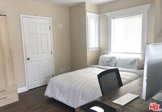 1266 W 35th Pl in Los Angeles, CA - Building Photo - Building Photo