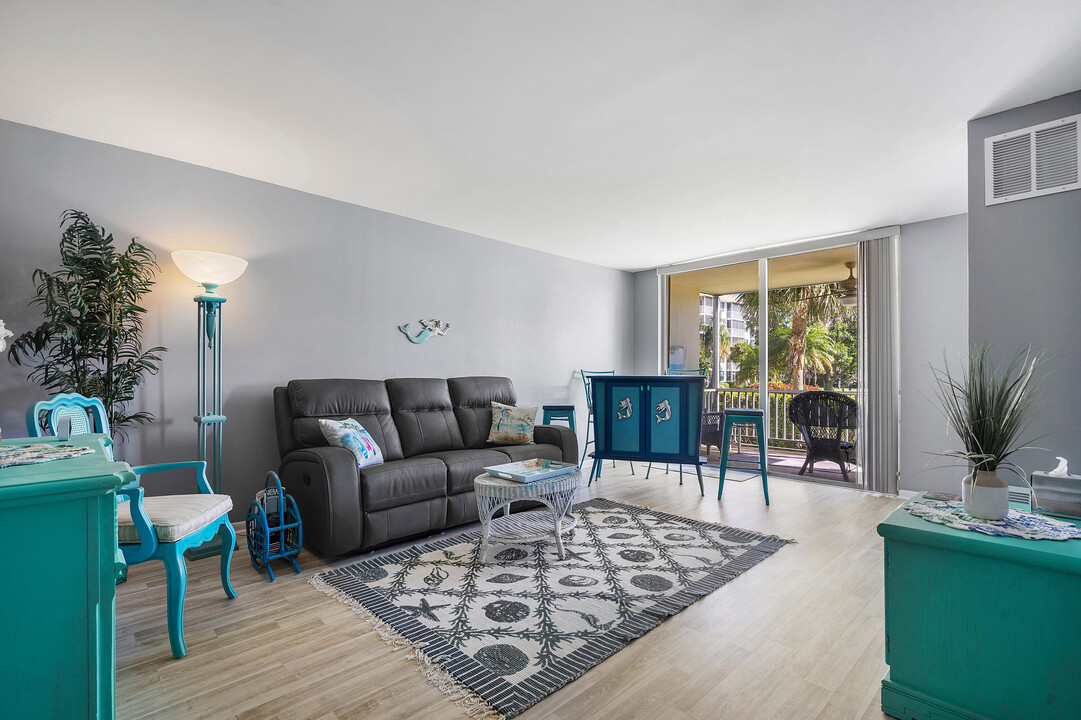 2525 Florida Blvd in Delray Beach, FL - Foto de edificio