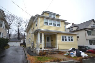 68 Westfield Ave in Bridgeport, CT - Building Photo