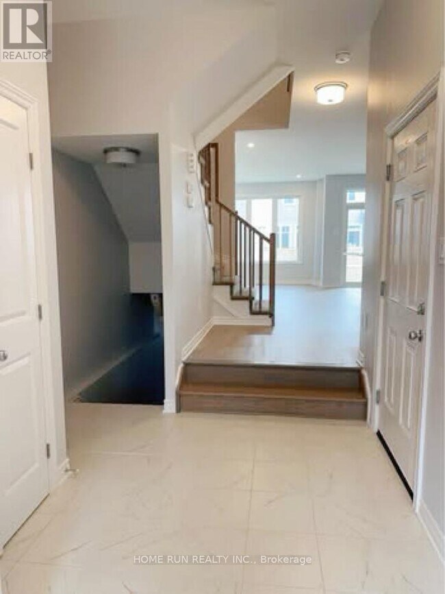 704 Pipit Ln in Ottawa, ON - Building Photo - Building Photo